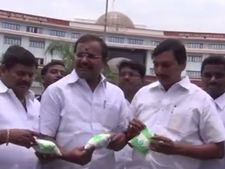 கெட்டுப்போன ஆவின் பால்... குழந்தைகளுக்கு வாந்தி... விசாரணை கோரி பாமக மனு- வீடியோ 