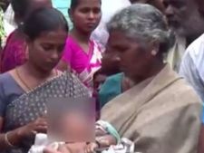  தொட்டிலில் தூங்கிய 2 மாத குழந்தையை கடித்து குதறிய குரங்கு... முதுகு, தொடையில் படுகாயம்- வீடியோ 
