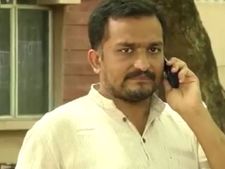 அதிமுக பிரமுகரின் உதவியாளரைத் தாக்கியதாக... பியுஷ் மனுஷ் மீது 4 பிரிவுகளில் வழக்குப்பதிவு- வீடியோ 