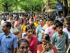 வெள்ளையனே வெளியேறு இயக்க தினம்.. தியாகிகள் நினைவிடத்தில் மாணவர்கள் மரியாதை