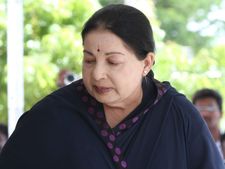 ஜெயலலிதாவுக்கு வெளிநாட்டு சிகிச்சை அவசியமா..? அப்பல்லோ சொல்வதை பாருங்கள்