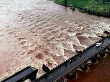 கனமழை.. சாலைகளில் வெள்ளம்... மும்பை-கோவா தேசிய நெடுஞ்சாலை மூடல்