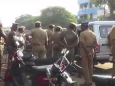 தேனி அருகே விநாயகர் சிலை ஊர்வலத்தில் மோதல்... போலீஸ் குவிப்பு- வீடியோ 