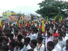 சேலம் இரும்பாலையை தனியாருக்கு தாரை வார்க்க எதிர்ப்பு- வேல்முருகன் தலைமையில் போராட்டம்