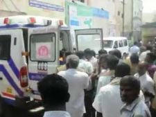மதுரை அருகே அரசு பேருந்துடன் ஷேர் ஆட்டோ நேருக்கு நேர் மோதி விபத்து- 4 பேர் பலி- வீடியோ 