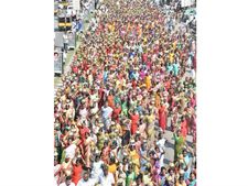 5001 பேர் கலந்து கொண்ட அதிமுக பால் குட ஊர்வலம்... ஸ்தம்பித்தது வேலூர்