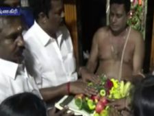 ஜெ. விரைவில் வீடு திரும்ப.. 1008 தேங்காய் உடைத்து அதிமுகவினர் சிறப்பு வழிபாடு- வீடியோ