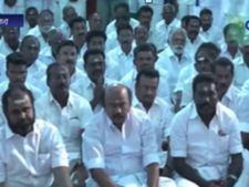 ஜெ. சீக்கிரம் குணமாகணும்... திருப்பரங்குன்றத்தில் அதிமுகவினர் சிறப்பு யாகம்- வீடியோ