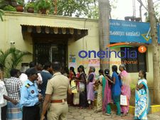 மகளுக்கு திருமணம்: வங்கிக்கு நடையாய் நடக்கும் தாயால் பரபரப்பு