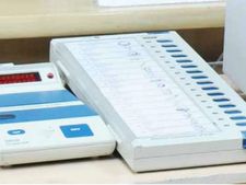 அரவக்குறிச்சியில் பாஜக மற்றும் தேமுதிக வேட்பாளர்கள் கைது