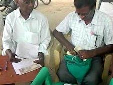 வீடு தேடி வந்து சில்லறை தரும் தபால் அதிகாரிகள்... பூரிப்பில் தேனி கிராம மக்கள்- வீடியோ 
