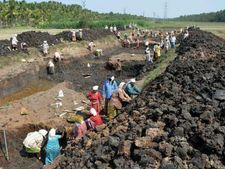 100 நாள் வேலைத் திட்டத்தில் பல நாட்களாக சம்பளம் இல்லை… பெண்கள் போராட்டம் 
