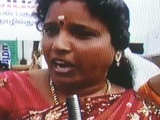 உப்பு போட்டுச் சாப்பிடலை, வெட்கமா இல்லை, உரைக்கலை.. அதிமுக பெண் தொண்டரின் ஆவேசம்! 