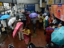தருமபுரியில் வங்கியில் பணமெடுக்க காத்திருந்த விஏஒ சுருண்டு விழுந்து பலி...