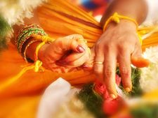 11 பேரை திருமணம் செய்து நகை, பணத்தை சுருட்டிய பலே பெண்.. கைது செய்த கேரள போலீஸ்! 
