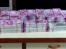 கர்நாடகா, கோவா ஏரியாவில் சிக்கிய கருப்பு பணம் ரூ.1000 கோடி.. ஐடி துறையின் அடேங்கப்பா ரெய்டுகள்