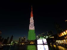 இந்திய மூவர்ண கொடியில் ஜொலிக்கும் துபாய் புர்ஜ் கலிபா!