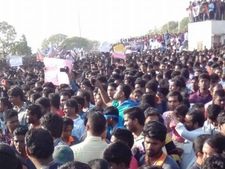 ஜல்லிக்கட்டு: கோவையை குலுக்கிய இளைஞர் பட்டாளம்! பல்லாயிரக்கணக்கில் பேரெழுச்சியுடன் திரண்டனர்!!