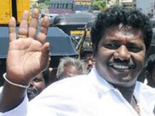 ஜல்லிக்கட்டுக்கு ஆதரவாக நடிகர் கருணாஸ் தலைமையில் மனித சங்கிலி.. ராமநாதபுரத்தில் 