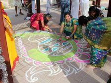 துபாய் பொங்கல் கொண்டாட்டத்தில் ஜல்லிக்கட்டுக்கு குரல் கொடுத்த தமிழர்கள்