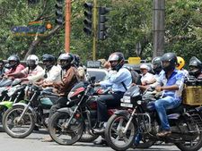 புதுச்சேரியிலும் இனி ஹெல்மெட் கட்டாயம்.. மே 1-ம் தேதி முதல் அமல் !