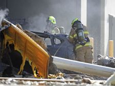  ஆஸ்திரேலியாவின் மெல்போர்ன் நகர வணிக வளாகத்தில் நொறுங்கி விழுந்த விமானம்.. 5 பேர் பலி 