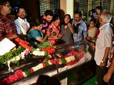 அமெரிக்காவில் இருந்து சொந்த ஊர் கொண்டு வரப்பட்டது சீனிவாசனின் உடல் 