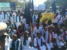கோவையில் மோடிக்கு கருப்புக் கொடி… 300க்கும் மேற்பட்டோர் கைது 