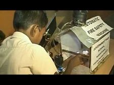 பட்டாசு ஆலைகளின் தீ விபத்தை தடுக்க புதிய கண்டுபிடிப்பு.. அரசுப் பள்ளி மாணவரின் ரஷ்யா கனவு நனவாகுமா?