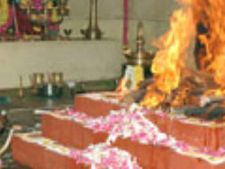 அரசியல்வாதிகளுக்காக பெண் சடலம் மீது அமர்ந்து பூஜை.... பெரம்பலூர் மந்திரவாதி மீது பாய்ந்தது குண்டாஸ்