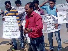 மதுரைக்கும் பரவிய மெரினா மாணவர் போராட்டம்.. சாலை மறியலில் ஈடுபட்ட 50 மாணவர்கள் கைது