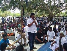  எதிர்ப்புப் பாடல்..தப்பாட்டம்..கும்மி.. வலுக்கும் நெடுவாசல் போராட்டம்… ஹைட்ரோ கார்பன் ரத்து எப்போது