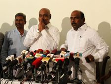 ஜெ. சிகிச்சை.. சிங்கப்பூர் பிசியோதெரபிஸ்ட்டுகள் வந்தது ஏன்?.. மனோஜ் பாண்டியன் கேள்வி