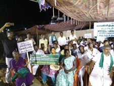 தஞ்சையில் விவசாயிகள் 3-வது நாளாக தொடர் போராட்டம்! காவிரி மேலாண்மை வாரியம் அமைக்க வலியுறுத்தல்!