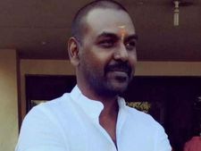  தற்கொலை செய்துகொண்ட விவசாயிகள் குடும்பங்களுக்கு கறவை மாடுகள் வழங்கிய  லாரன்ஸ்!