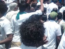 திண்டுக்கல் அருகே அய்யலூரில் மதுக்கடைக்கு எதிராக மறியல்.. 250 பேர் கைது