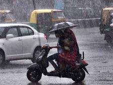 ஈரோட்டில் இரவு சூறாவளிக்காற்றுடன் கனமழை.. மரங்கள் சாய்ந்ததால் மின் விநியோகம் பாதிப்பு!