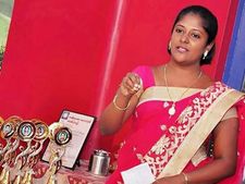 சொந்த நகைகளை விற்று அரசுப் பள்ளியின் தரத்தை உயர்த்திய 'ஆச்சரிய ஆசிரியர்' அன்னபூர்ணா!