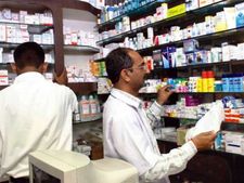 புதுச்சேரியில் இன்று மருந்துக்கடைகளை மூடக் கூடாது: ஆட்சியர் கடும் எச்சரிக்கை 