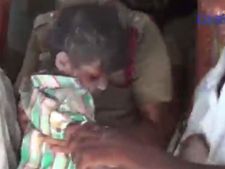  அரையடி சந்தில் மாட்டிக்கொண்ட சிறுவன்... துளையிட்டுக் காப்பற்றிய தீயணைப்புத் துறை: வீடியோ 