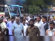 போக்குவரத்துத் துறை ஊழியர்களின் போராட்டத்தை ஒடுக்க ஈரோடு மாவட்ட நிர்வாகம் புது முயற்சி - வீடியோ