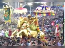  தங்கத் தேரில் பச்சை பட்டுடுத்தி வைகை ஆற்றில் இறங்கினார் கள்ளழகர் - வீடியோ 