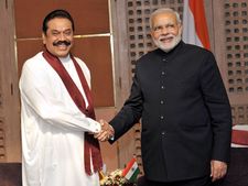  கொழும்பில் மகிந்த ராஜபக்சேவைச் சந்தித்தார் பிரதமர் மோடி! 