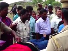  நீச்சல் தெரியாமல் குளத்தில் மூழ்கி மூன்று கல்லூரி மாணவர்கள் சாவு- வீடியோ 