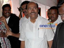 மதுக்கடைக்கு எதிராக போராடிய பெண்களை கைது செய்வதா? ராமதாஸ் கண்டனம்