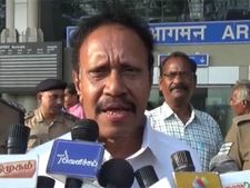 சசிகலாவை நீக்கணும்னா 2 அணிகளும் சேரணும்.. தம்பிதுரை  சொல்லும் புது ஐடியா 