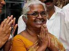  மருத்துவ சிகிச்சை தேவை.. பேரறிவாளனை புழலுக்கு மாற்றுமாறு அமைச்சரிடம் அற்புதம்மாள் கோரிக்கை 