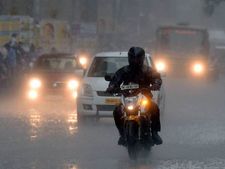திடீர் மழையால் குளிர்ந்தது சென்னை.. புதுவையிலும் பரவலாக மழை ! 