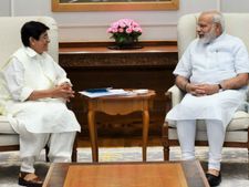 மோடியை சந்தித்து நாராயணசாமி குறித்து கோள் மூட்டிய கிரண் பேடி! 