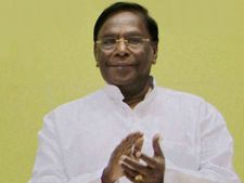 ஆளுநரை அதிகாரிகள் நேரடியாக சந்திக்க தடை- புதுவை சட்டசபையில் நாராயணசாமி அதிரடி! 